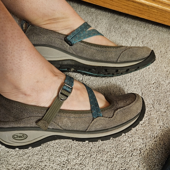 Grey Chaco Mary janes size 9 - Picture 8 of 8